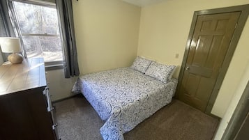 7 bedrooms, iron/ironing board, WiFi (free), bed sheets