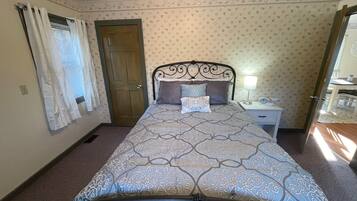 7 bedrooms, iron/ironing board, WiFi (free), bed sheets