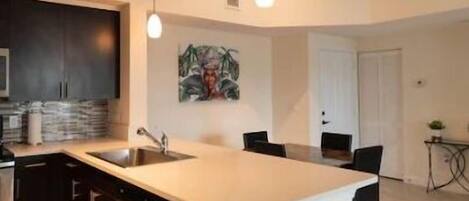 Cookware/dishes/utensils