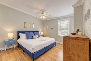 Room - The Forest Lake Partridge House Near Fort Jackson (Columbia)