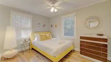 3 slaapkamers, een bureau, een strijkplank/strijkijzer, wifi