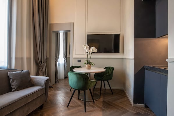 1 bedroom, premium bedding, down comforters, in-room safe