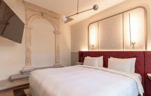 Apartment, 1 Bedroom (Garden) | 1 bedroom, premium bedding, down duvets, in-room safe - Luxury Apartments Palazzo Nani (Venice)