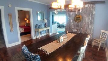 4 bedrooms, desk, iron/ironing board, free WiFi