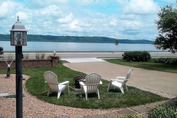 "Dramatic Views"!  You'll see panoramic views of Lake Pepin from every direction