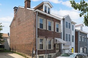 Exterior - Crash Pad off Carson (Pittsburgh)