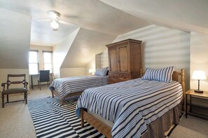 1 bedroom, desk, WiFi - Crash Pad off Carson (Pittsburgh)