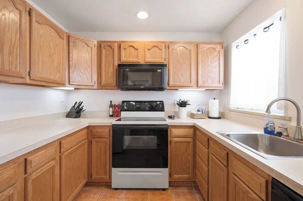 Enjoy cooking in this well-equipped kitchen with a microwave and gas stove.