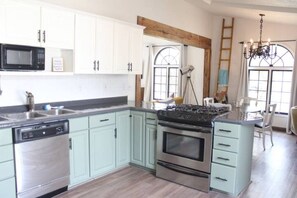 Frigorífic, microones, forn i placa de cuina 