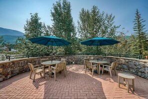 公寓式客房, 多张床 (Buffalo Lodge 2 Bed 2 Ba BLCD2) | 室外用餐