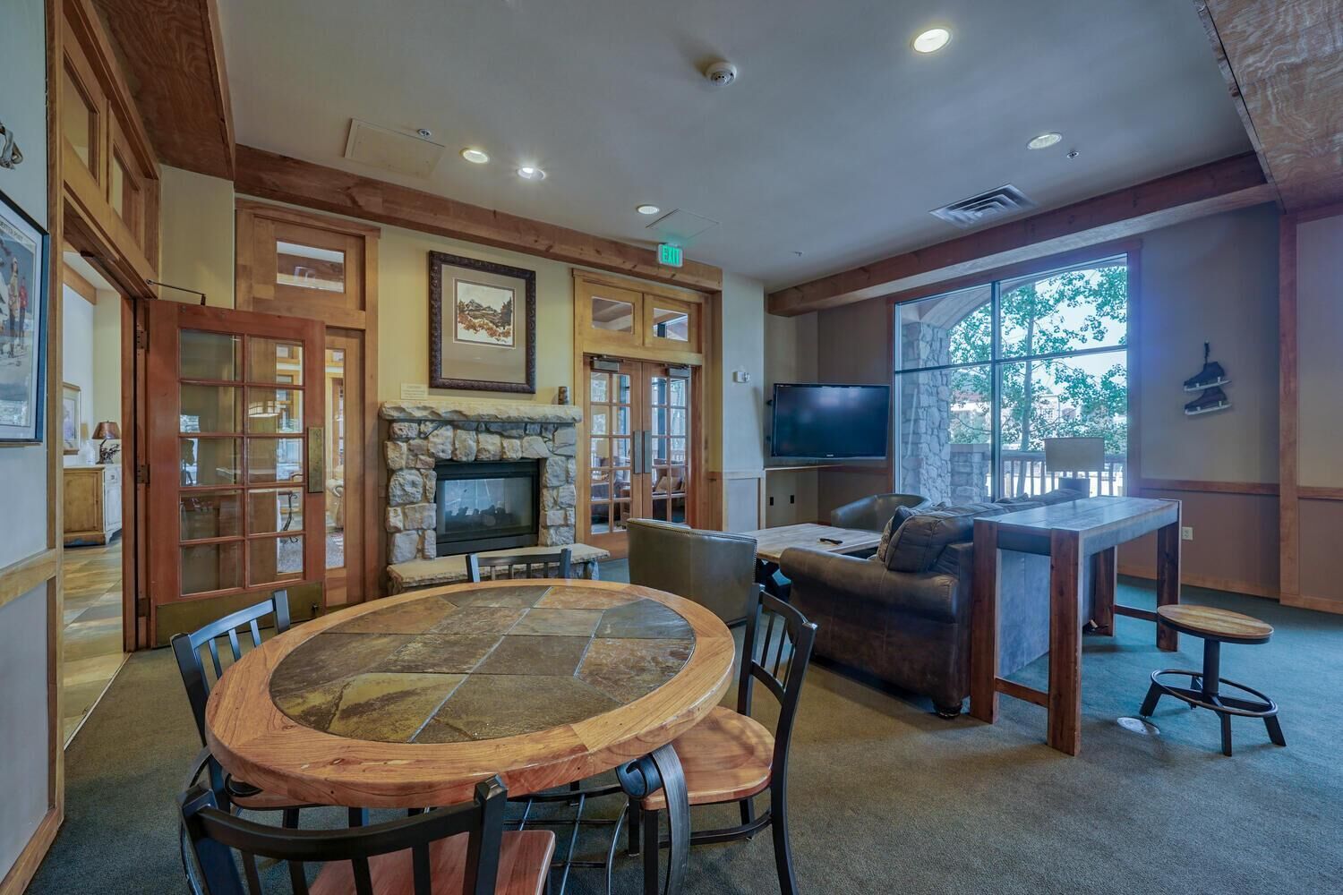 Condo, Multiple Beds (Buffalo Lodge 2 Bed 2 Ba BLCD2) | Living area | 50-inch flat-screen TV with satellite channels, TV, fireplace