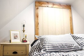 1 chambre, bureau, fer et planche à repasser, accès au Wi-Fi (inclus)