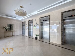 Lift - Marco Polo - Stunning 1 BR With Full Marina View Huge Balcony (Dubai)