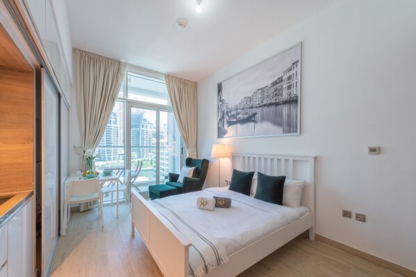 Studio | Blackout drapes, iron/ironing board, free WiFi, bed sheets - Marco Polo - Studio with Marina View + Huge Balcony in Marina (Dubai)