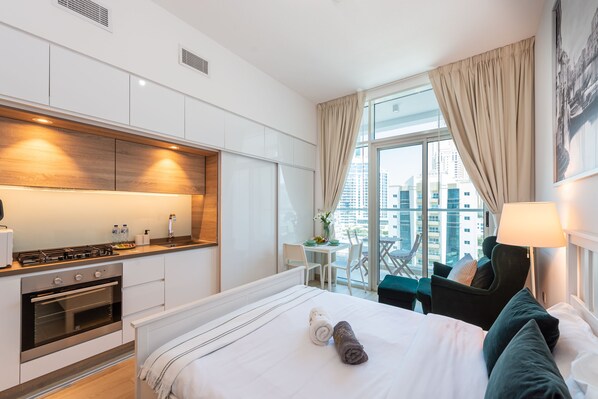Private kitchen - Marco Polo - Studio with Marina View + Huge Balcony in Marina (Dubai)