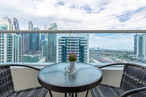 Balcony - Marco Polo - 1BR with Marina Views, Near Metro & Marina Mall (Dubai)