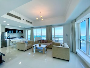 Apartment | Wohnbereich | 32-Zoll-Smart-TV mit Kabelempfang, Fernseher