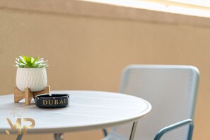 Balcony - Marco Polo - Cozy Apt Close to Metro, Beach Dubai Marina Mall (Dubai)