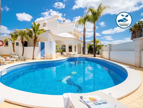 Villa w/ heatable pool & BBQ, Albufeira