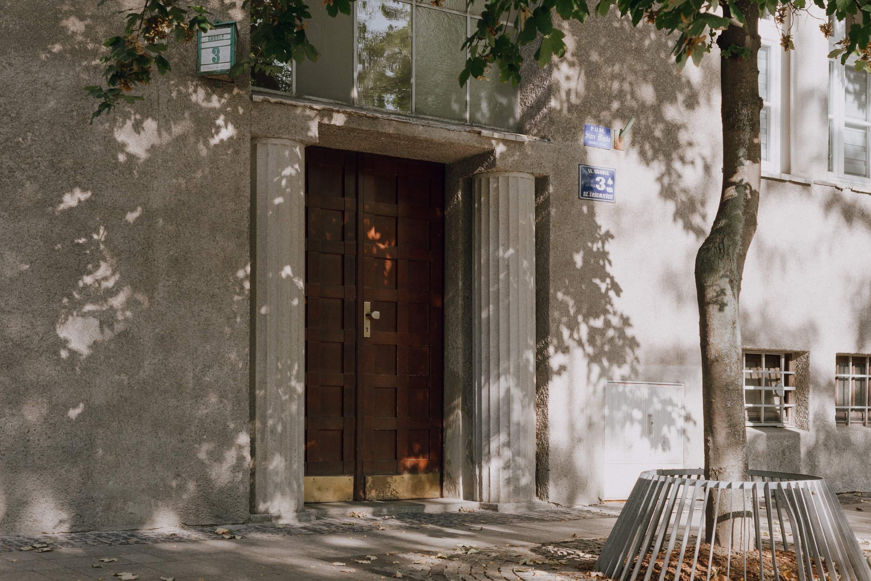 تفاصيل الفندق من الخارج