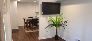 Dining - Entire Lovely Apt* 5 Miles to EWR* Free Parking (Linden)