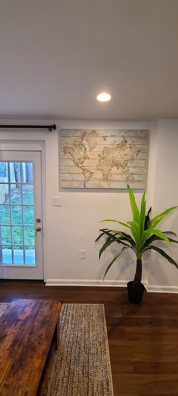 Interior - Entire Lovely Apt* 5 Miles to EWR* Free Parking (Linden)