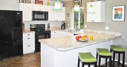 Ocean Front, Amazing Views! Hot Tub! Dog Friendly!