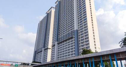 Tifolia Studio Apartment with Double Bed near LRT Station