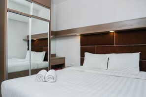 1 bedroom, free WiFi, bed sheets - New Furnished Studio West Vista Apartment near Puri Indah (Jakarta)