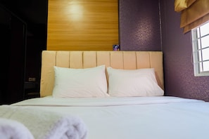 3 bedrooms, bed sheets - Compact and Comfy 2BR Bassura City Apartment (Jakarta)