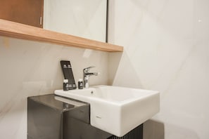 Room | Bathroom | Shower, free toiletries, towels - Great Location Studio at The Newton Ciputra World 2 Apartment (Jakarta)