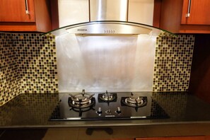 Room | Private kitchen | Fridge, stovetop, cookware/dishes/utensils - 2BR Prestige Dharmawangsa Essence Apartment Suites (Jakarta)