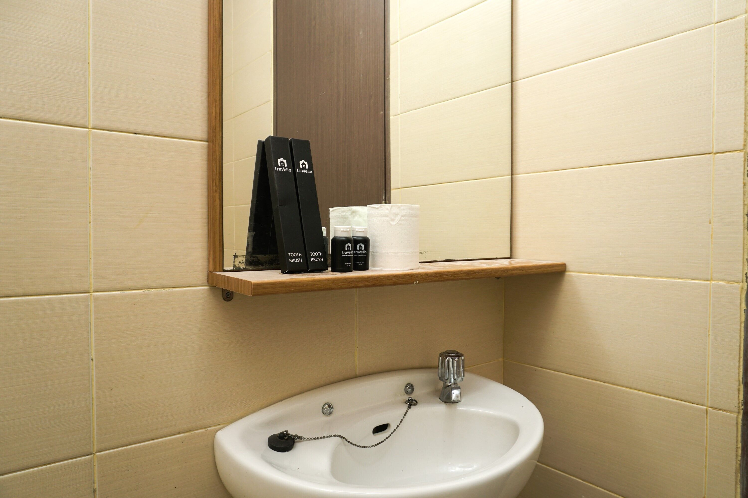 Room | Bathroom | Shower, free toiletries, towels