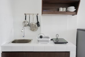 Room | Private kitchen | Fridge, stovetop, cookware/dishes/utensils