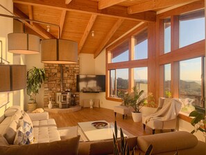 Smart TV, fireplace - Sea Dream - Amazing Ocean Views and Sunsets! (Manchester)