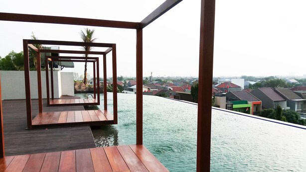 Hồ bơi ngoài trời 