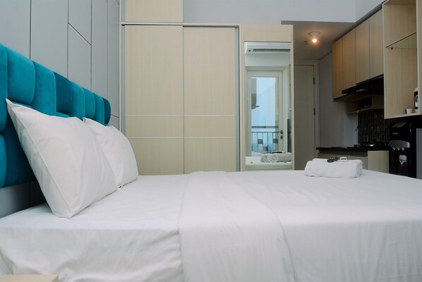 Room | 1 bedroom, free WiFi, bed sheets - Cozy Brand New Studio Springlake Summarecon Apartment (Bekasi)
