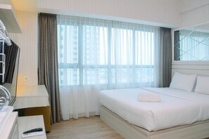 Room - Best Studio with Pool View Springlake Summarecon Apartment (Bekasi)