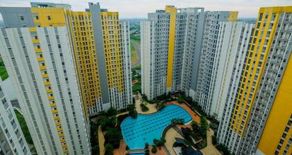 Comfortable and Lovely 2BR Apartment at Springlake Summarecon