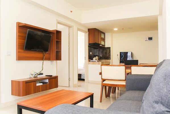 3 bedrooms, free WiFi, bed sheets - Comfortable and Homey 3BR at Meikarta Apartment (Cikarang)