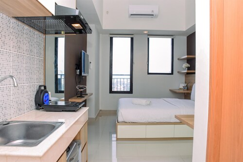 Comfy Studio Room at Evenciio Margonda Apartment