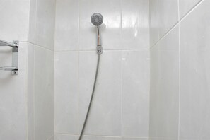 Room | Bathroom | Shower, free toiletries, towels - Comfy Studio Room at Evenciio Margonda Apartment (Depok)