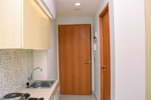 Interior - Cozy Studio with Single Bed at Evenciio Margonda Apartment (Depok)