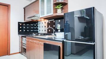 Kamar | Dapur pribadi | Lemari es, kompor, dan peralatan masak/sendok-piring