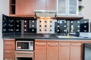 Zimmer | Eigene Küche | Kühlschrank, Herdplatte, Kochgeschirr/Geschirr/Besteck