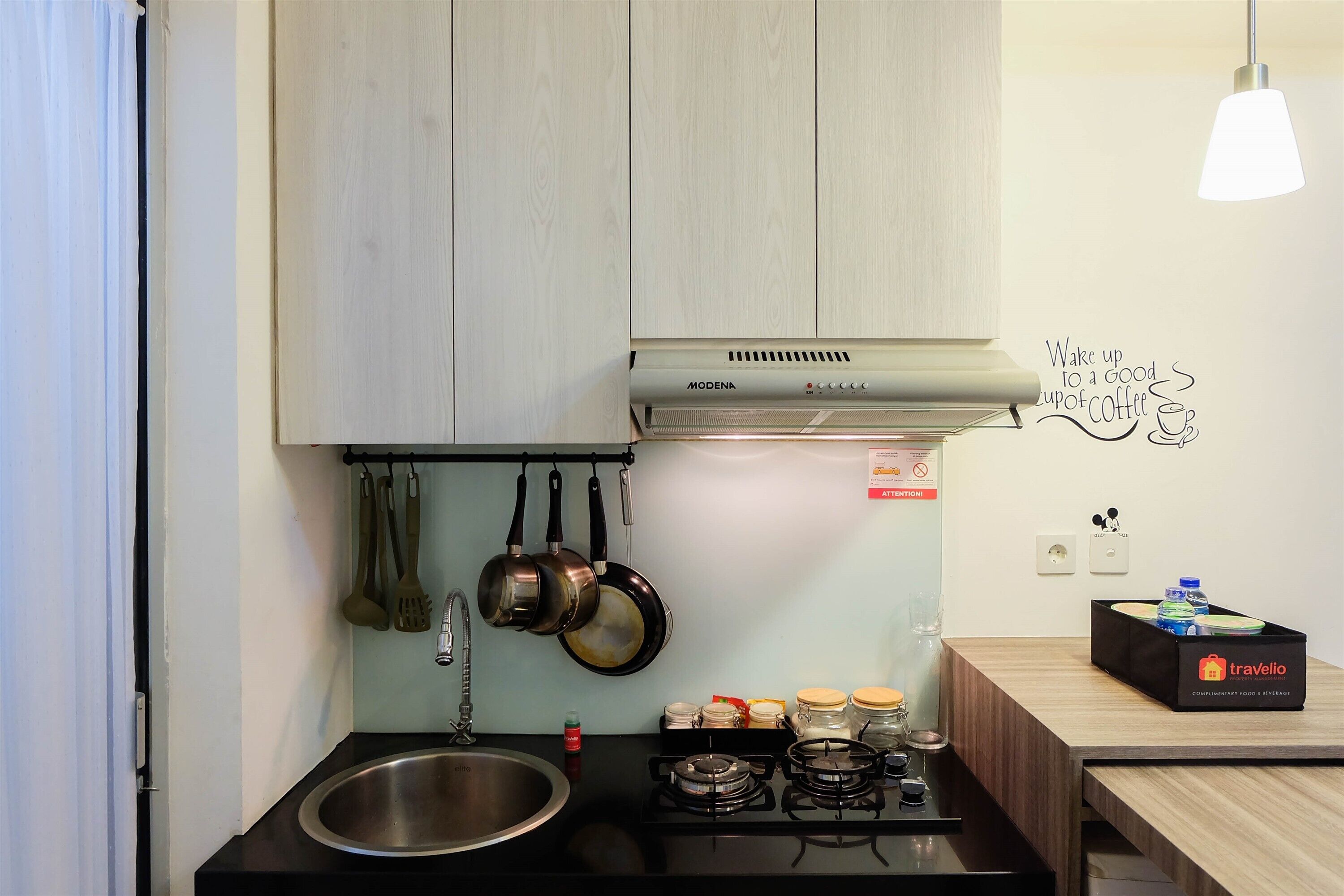 Room | Private kitchen | Fridge, stovetop, cookware/dishes/utensils