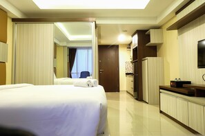 Room | 1 bedroom, free WiFi, bed sheets - Modern Furnished Studio Apartment Near MT Haryono And Cawang (Jakarta)