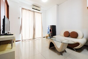 TV - Great Choice and Strategic 1BR Apartment at Thamrin Residence (Jakarta)