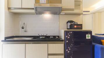 Room | Private kitchen | Fridge, stovetop, cookware/dishes/utensils