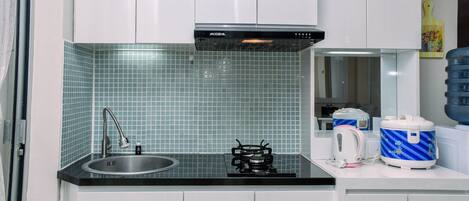 Fridge, stovetop, cookware/dishes/utensils